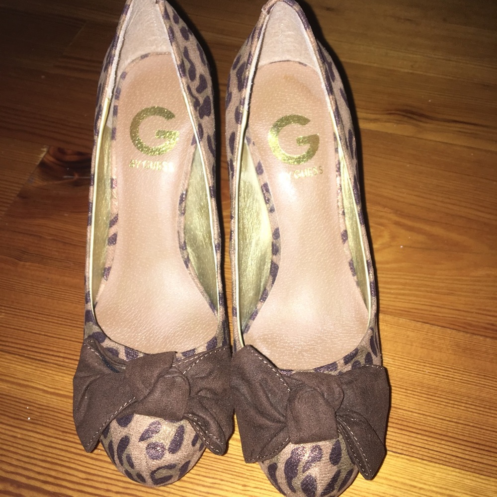 Size 6: Guess heels👠